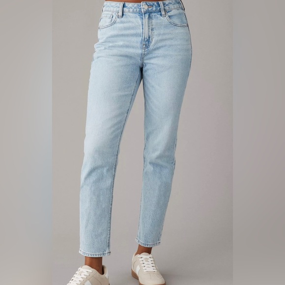 American Eagle Outfitters Denim - American Eagle Strigid Mom Jeans size 4